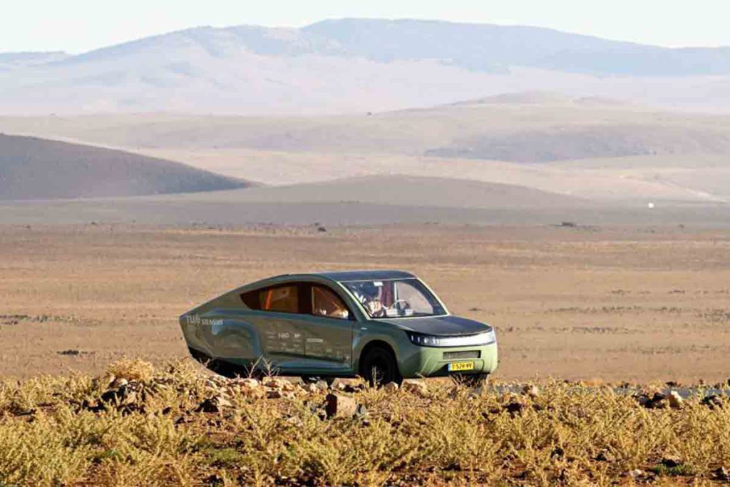 خودروی خورشیدی آفرودی در صحرا