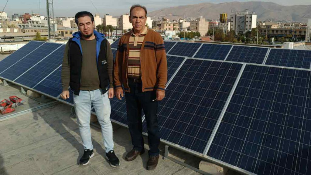نصب نیروگاه خورشیدی توسط اقای حضرتی